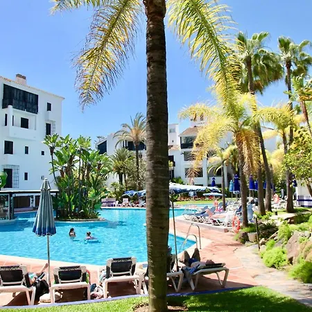 In Jardines De Golondrinas *