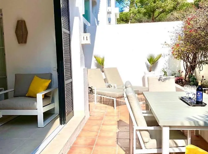 In Jardines De Golondrinas * Marbella