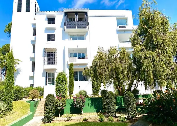 In Jardines De Golondrinas * Marbella